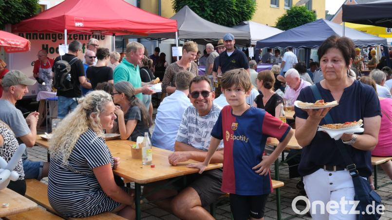 Geschätzte 3000 Besucher kamen am Samstag bei herrlichem Sommerwetter zum Wernberger Bürgerfest und ließen es sich gut gehen. Bild: Hirsch