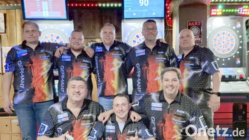 Das Eslarner Meisterteam mit Kapitän Hans-Jürgen Bauer (hinten von links), Julian Burger, Vaclav Schieferdecker, Danjiel Lukic, Peter Schnupfhagn sowie Mensur Suljovic (vorne von links), Benjamin Loser und Michael Kleber. Bild: H.J. Bauer