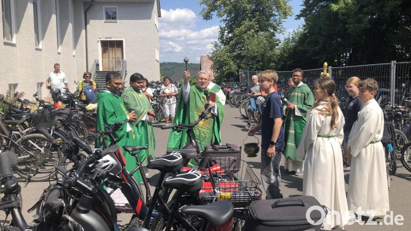 Am Ende der rund zwei Stunden dauernden Messe wurden die Fahrräder gesegnet. Bild: wro