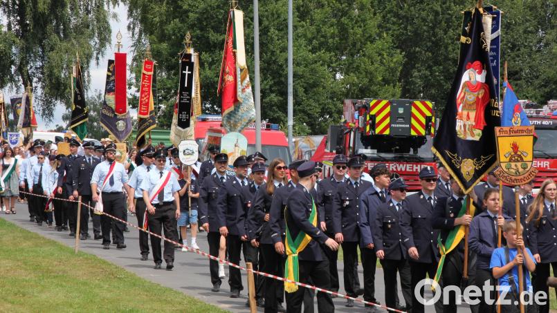 Toll anzusehen, der Festzug in Mähring. Damit feierte die Feuerwehr am Sonntag ihren 150. Geburtstag. Bild: kro