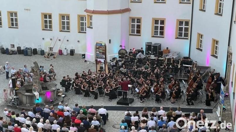 So oder so ähnlich dürfte es am 12. August im Innenhof des Sulzbach-Rosenberger Schlosses ausschauen, wenn die Lions zu ihrem Sommerkonzert einladen. Bild: Jürgen Schleicher