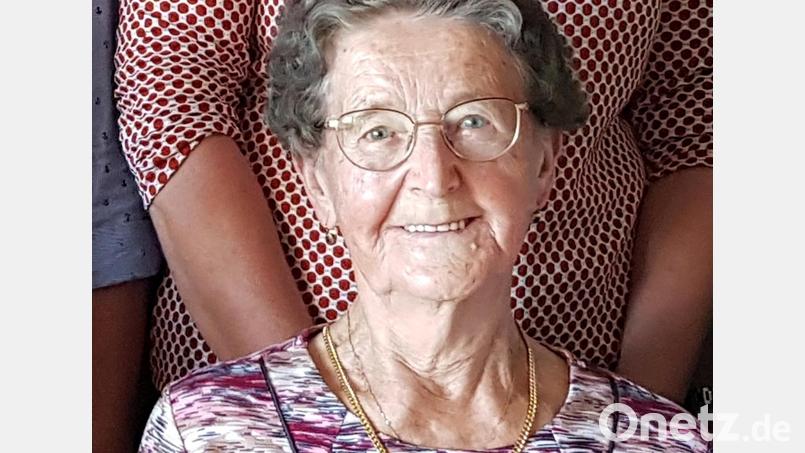 Die Hölzlbäuerin, Anna Zielbauer aus Heumaden, ist mit 92 Jahren verstorben. Eine große Trauergemeinde nahm Abschied. Archivbild: gi