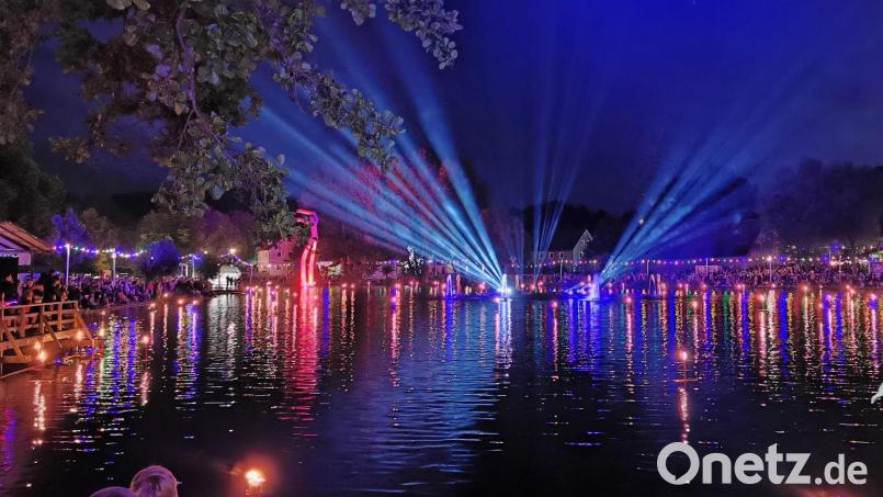 Partymeile rund um den Hahnenweiher: Das 54. Seefest Schönsee punktet am 27. Juli wieder mit Lichtershow und Feuerwerk. Bild: Portner
