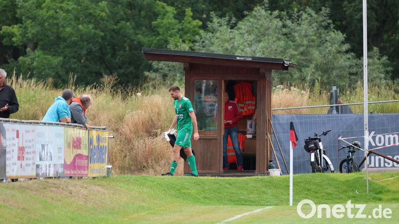 Glück für den SC Luhe-Wildenau: Torhüter Daniel Hartnegg kassierte im letzten Testspiel gegen den ASV Cham die Rote Karte, ist zum Saisonstart am Mittwoch aber spielberechtigt. Archivbild: Dieter Jäschke