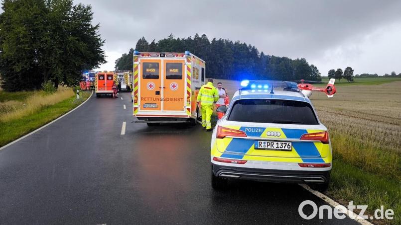 Zahlreiche Einsatzkräfte wurden am Dienstagnachmittag wegen eines Unfalls auf der NEW43/BT24 alarmiert. Bild: jma