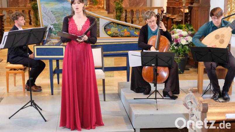 Mit &quot;Fortuna im Bunde&quot; erwartete die Besucher zum Abschluss des Speinsharttages in der Klosterkirche ein Konzert Alter Musik mit dem Ensemble Nürnberg Barock und Sopranistin Anna Feith. Bild: do