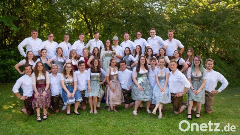 Im Jahr 2013 wurde der Verein der Kirwaleit in Hohenburg gegründet. Am letzten Wochenende im Juli wird zur Kirchweih in Hohenburg eingeladen. Zusammen mit den Vereinen freuen sich die Hohenburger Kirwaleit auf viele Gäste im Lauterachtal. Bild: bö