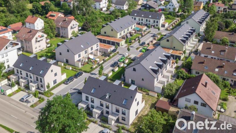 So sehen die Gebäude aus, die die Deutsche Reihenhaus baut: Dieses Bild aus Süßen (Baden-Württemberg) diente dem Kümmersbrucker Bauausschuss als Anhaltspunkt, wie die Reihenhäuser an der Siedlerstraße aussehen würden. Bild: Deutsche Reihenhaus AG