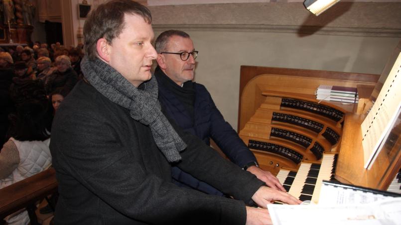 Eines der vielen Ereignisse in den vergangenen Jahren als Kirchenmusiker war das Benefizkonzert Anfang 2024 anlässlich des 50. Geburtstags von Andreas Sagstetter (links). Dabei musizierte er zusammen mit Stadtpfarrer Dr. Thomas Vogl vierhändig am Orgelspieltisch in der Basilika. Archivbild: kro