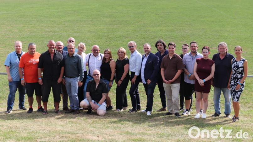 Die AfD Schwandorf/Cham positioniert sich mit diesen Kandidaten für Kommunalwahl. Bild: Thomas Deutscher/exb