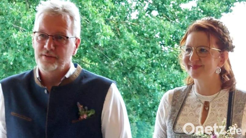 Nach 13 Jahren führte der Weg von Katja Enders und Stefan Pöllath ins Ebnather Standesamt. Bild: soj