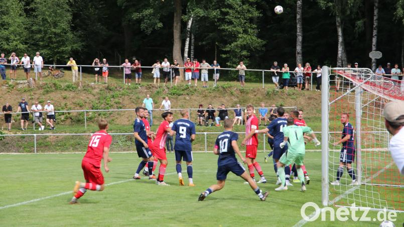 Der TSV Waldershof trennte sich daheim vom FC Fichtelgebirge unentschieden 3:3. Archivbild: msh