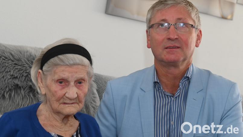 Zum 95. Geburtstag von Elisabeth Reichel gratuliert Bürgermeister Franz Badura auch im Namen des Oberbürgermeisters und des gesamten Stadtrats. Bild: gf