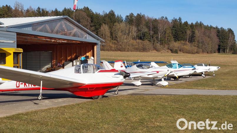Die Segelflieger am Flugplatz Fichtelbrunn. Bild: Peter Ostermann