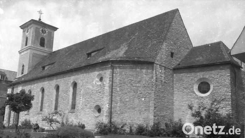 Eine Fotoausstellung in Schmidmühlen zeigt, wie sich das Ortsbild verändert hat. Zum Beispiel im Zentrum, rund um die Pfarrkirche St. Ägidius. Wie hier auf einer Aufnahme aus den 1970er Jahren. Bild: Archiv Markt Schmidmühlen