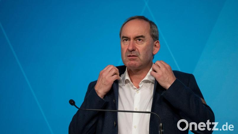 Hubert Aiwanger, Stellvertretender Ministerpräsident und bayerischer Wirtschaftsminister, legt einen veritablen Kurswechsel hin. Symbolbild: Peter Kneffel/dpa