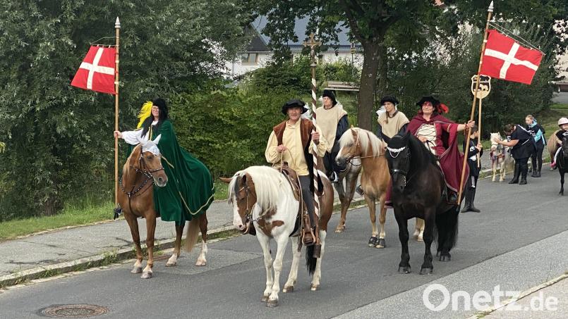 &quot;Kreuzreiter&quot; mit den Zeichen der Wallfahrt waren zu sehen. Bild: Josef Glas