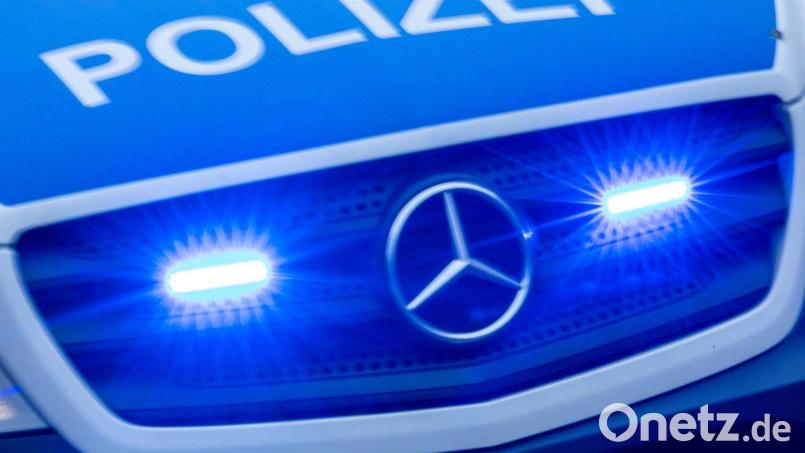 Bei einer Kontrolle auf der A 6 bei Waidhaus finden Polizisten Drogen bei den Insassen eines Pkw. Symbolbild: Jens Büttner/dpa