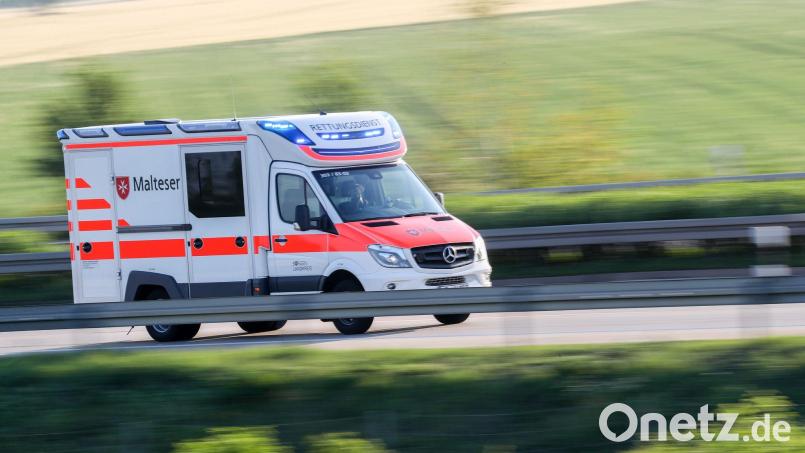 Auf einem Parkplatz in Bamberg wird eine 71-Jährige von ihrem eigenen Auto überrollt. Sie erleidet Quetschungen an den Beinen. Bild: Jan Woitas/dpa-Zentralbild/dpa