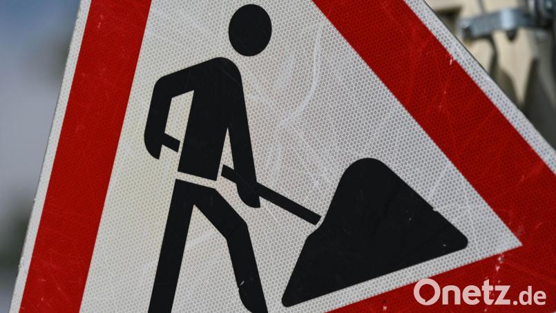 Die Erneuerungsarbeiten an der Hauptwasser- und Gashauptleitung weiten sich ab Donnerstag auf den Bereich der Bahn-, Rad- und Fußwegunterführung im Kreuzungsbereich Ulmenweg / Dr.-Kilian-Straße aus. Symbolbild: Stefan Sauer/dpa