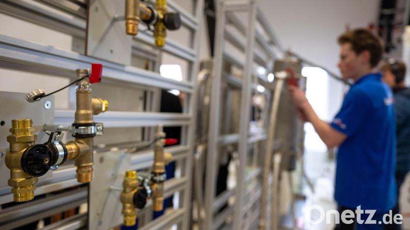 Die Bewerbersuche fällt vielen Ausbildungsbetrieben schwer. Wer einen Ausbildungsplatz bekommt, wird oft übernommen. Bild: Monika Skolimowska/dpa