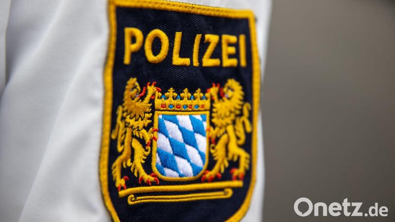 Die Polizei ermittelt nach einer Unfallflucht in Eschenbach. Symbolbild: Daniel Karmann/dpa