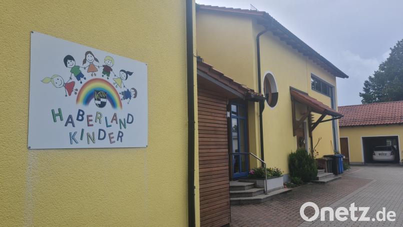 Die Eltern sind zufrieden mit dem Kindergarten in Kirchendemenreuth. Die Gemeinderäte freut das. Bild: sne