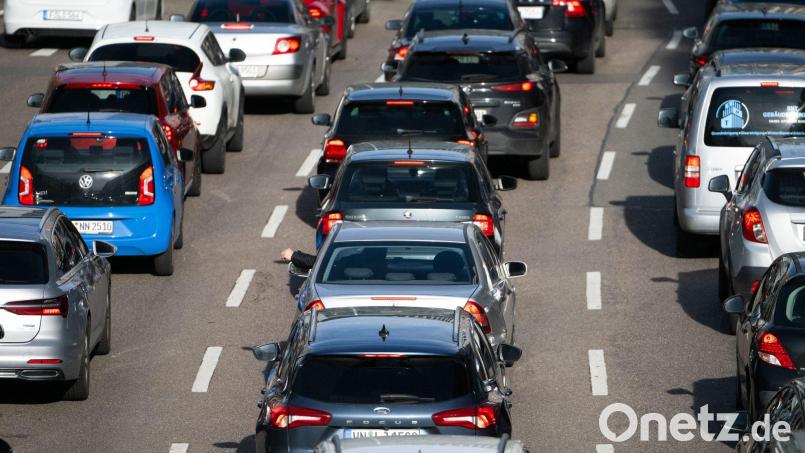 Das Autobahnkreuz Regensburg war wegen eines umgekippten Lkw teilweise gesperrt. Symbolbild: Marijan Murat/dpa