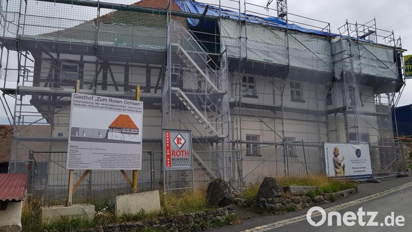 Der Gasthof &quot;Zum Roten Ochsen&quot; in Falkenberg wird umgebaut. Bild: Benkhardt