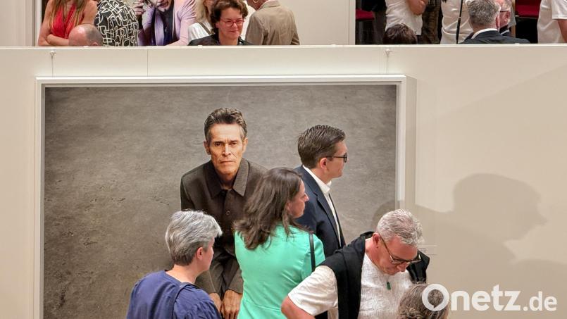 Gezeigt werden 79 Fotografien mit Porträts berühmter Persönlichkeiten, wie hier zum Beispiel Willem Dafoe. Bild: Petra Hartl
