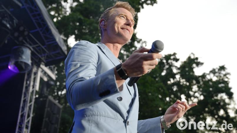 Weltstar Ronan Keating stand in Schwarzenfeld auf der Bühne. Bild: Sebastian Böhm