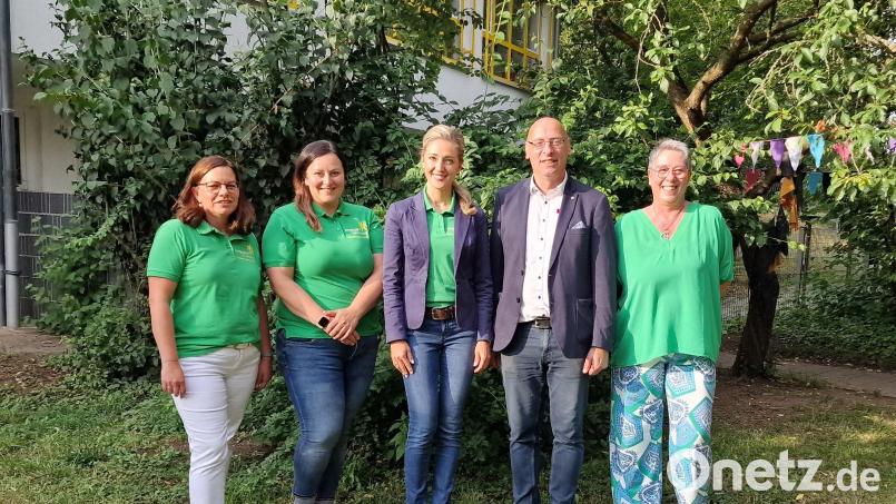 Von links: Melanie Benz (Projektkoordination Büro), Dora Praller (Vermittlungen), Elisabeth Triller (Leitung Freiwilligenagentur), Torsten Wolf (Teamleiter Wohnungsbau und Siedlungswerk Werkvolk eG), Andrea Schuppe (Seniorenbeauftragte Wohnungsbau und Siedlungswerk Werkvolk eG). Bild: Inha Nehrei