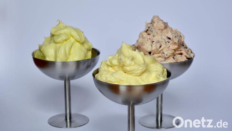 Grün, gelb und rot: Dreimal luftige Grillbutter. Bild: knz