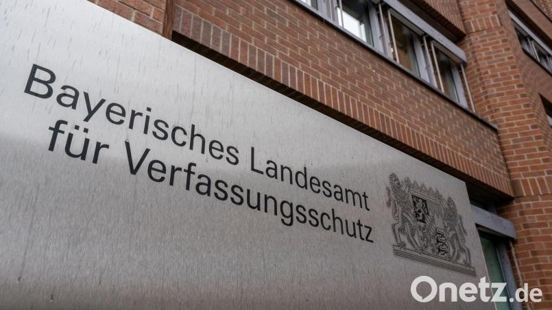 Bayerns Innenminister Joachim Herrmann (CSU) hat die Informationen des Verfassungsschutzes aus dem ersten Halbjahr 2025 vorgestellt (Archivbild). Bild: Peter Kneffel/dpa