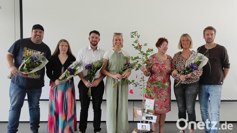 Von links: Christoph Endreß, Nena Schultz, Christian Neumüller, Johanna Koch, Rektorin Gisela Lehnerer, Heike Graf und Konrektor Uli Radl. Bild: Sonderpädagogisches Förderzentrum