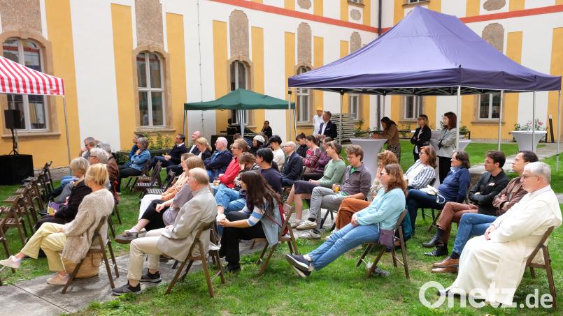 Eingeladen waren alle Kulturbewusste. Der gute Besuch macht den Veranstaltern Mut, Dialog und Wissenstransfer zum Thema KI und Kunst weiter zu stärken. Bild: do