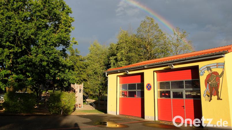 Viele Jahrzehnte war das kleine Gerätehaus der Wehr in Oberbibrach Zeichen des Gemeinschaftsgeistes. Nun erhalten die Brandschützer ein neues Zuhause in der Neustädter Straße. Bild: do