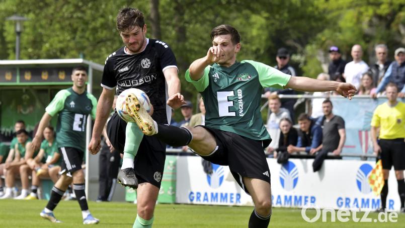 Bayernliga-Derbys wie gegen die DJK Ammerthal wird es für Johannes Scherm (links) nicht mehr geben. Der langjährige Leistungsträger bei der DJK Gebenbach muss aufgrund anhaltender Hüftprobleme mit dem Fußballspielen aufhören. Archivbild: Hubert Ziegler