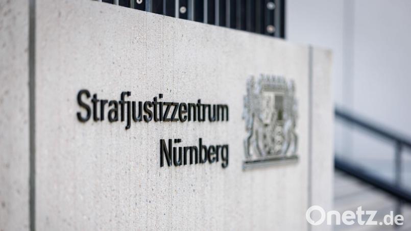 Ein 17-Jähriger ist von der Jugendkammer des Landgerichts Nürnberg-Fürth wegen Totschlags verurteilt worden. (Symbolbild) Bild: Daniel Karmann/dpa