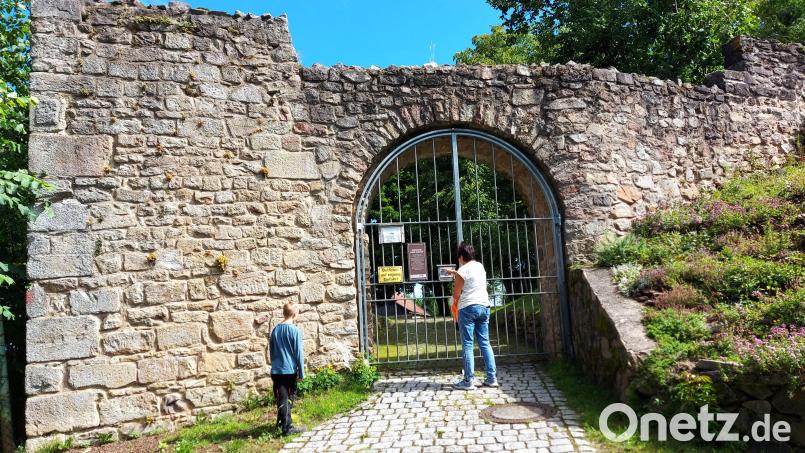 Das Tor zur weitläufigen mittelalterlichen Anlage mit dem unteren und oberen Burghof. Bild: lg