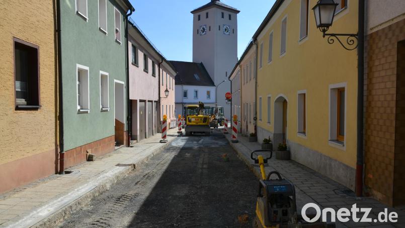 Die Sanierung von Kanal und Trinkwasserleitung in der Stichanerstraße befindet sich auf der Zielgeraden. Nach den Pflasterarbeiten soll die Straße Mitte September wieder freigegeben werden. Bild: Thorsten Schreiber