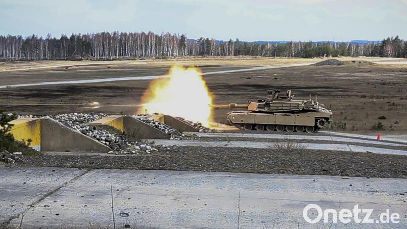 Ein Panzer vom Typ M1A2 Abrams feuert auf der Schießbahn auf dem Truppenübungsplatz Grafenwöhr. Symbolbild: Spc. Zachary Stahlberg