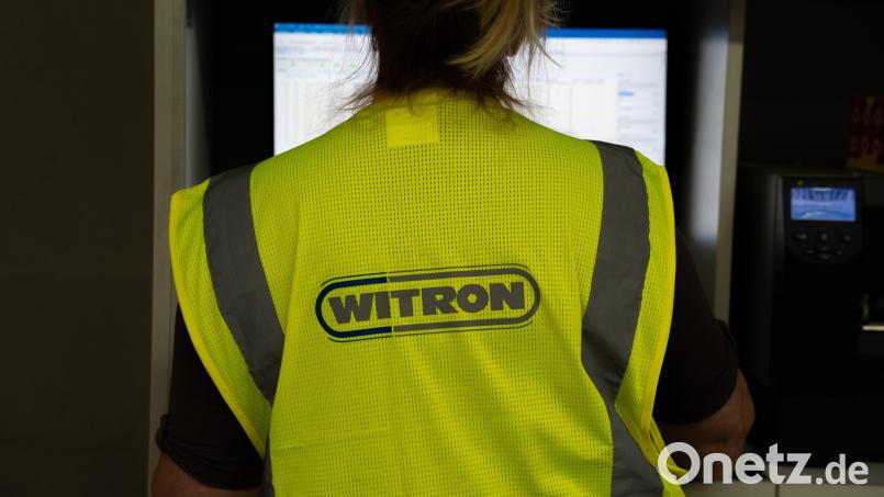 Witron-Mitarbeiter produzieren immer wieder Logistiklösungen für Kunden in den USA. Die Zölle sind in dem Unternehmen deshalb natürlich Thema. Bild: Franka Eichl
