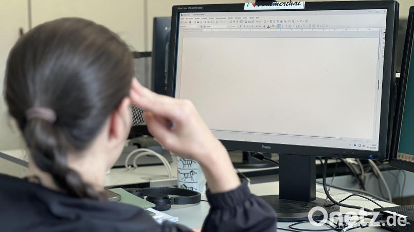 Es gibt Momente, in denen fällt es Volontärin Theresa Kotz schwer, mit dem Schreiben anzufangen. Stichwort Schreibblockade. Bild: Dominik Hopperdietzel
