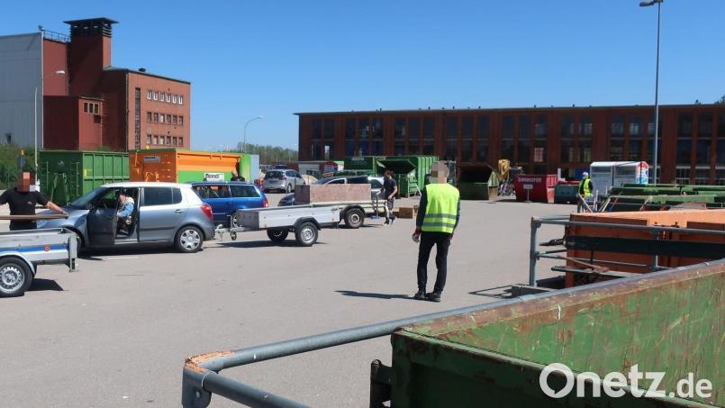 Weil er mit einem Transporter auf einen Mitarbeiter des Schwandorfer Recyclinghofes - hier ein Archivbild - zufuhr, wurde ein 65-Jähriger zu 14 Monaten Haft mit Bewährung verurteilt. Archivbild: Hirsch