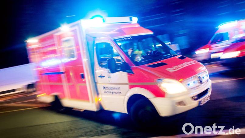 Ein 22-jähriger Arbeiter verletzte sich bei der Montage eines Fensters auf einem Rohbau in Schwandorf. Symbolbild: Marcel Kusch/dpa