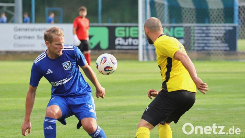 Noah Scheler (links) war am nächsten am Ausgleich in Dingolfing dran, sein Kopfball verfehlte das FC-Tor in der 78. Minute nur um ein paar Zentimeter. Bild: war