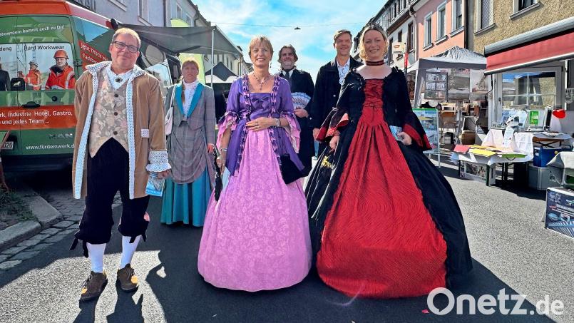 Diese Gruppe aus Marktredwitz in historischen Gewändern trotzte nicht nur der Hitze, sie machte auch Eindruck bei den Besuchern. Bild: Matthias Bäumler