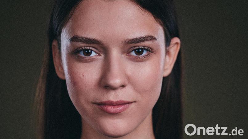 Anhelina Vlasenko ist im Stadttheater Amberg in der Titelrolle der Komödie &quot;Mayas Kontra&quot; zu sehen. Bild: Nils Schwarz/exb