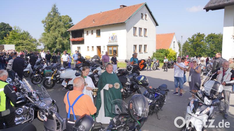 Rund 350 Bikerinnen und Biker sind in die Oberpfalz gekommen. Bild: fvo